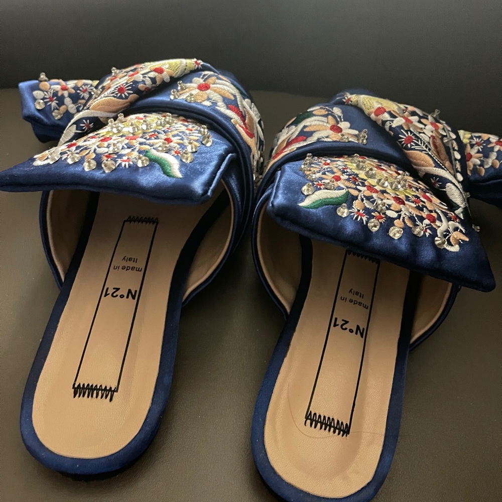 N21 No.21 slipper flats loafers blue embroidered kimono pattern